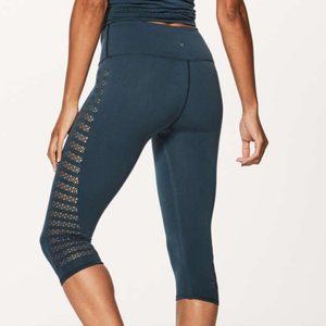 Lululemon Teal Reveal Crop (Stripes 17") Size 10